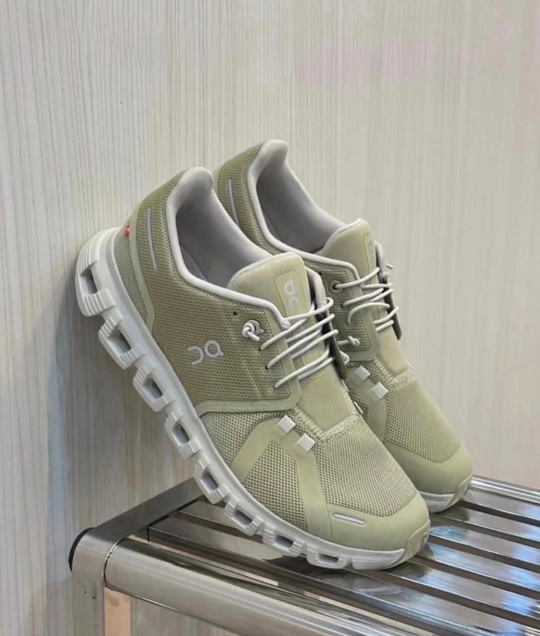On Cloud 6 sneakers
