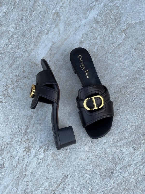 Dior Montaigne Slides